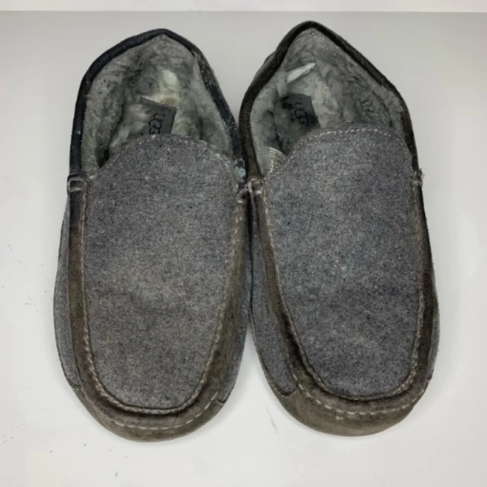 UGG Men’s Loafer